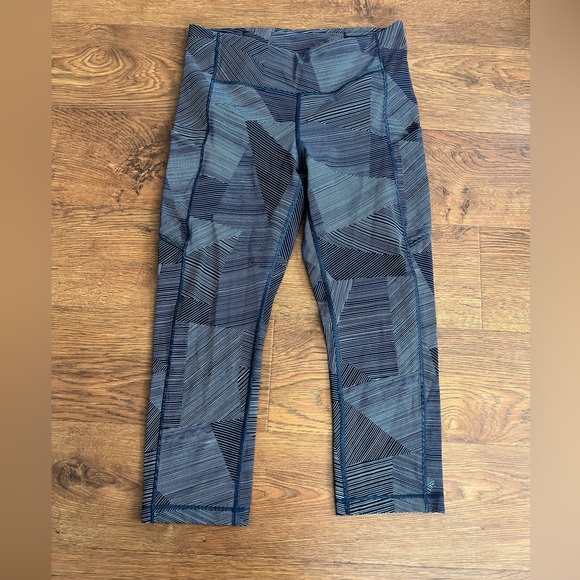 Lululemona Speed Up Crop (21") Etch Hail Midnight Navy size 8 - Picture 4 of 7
